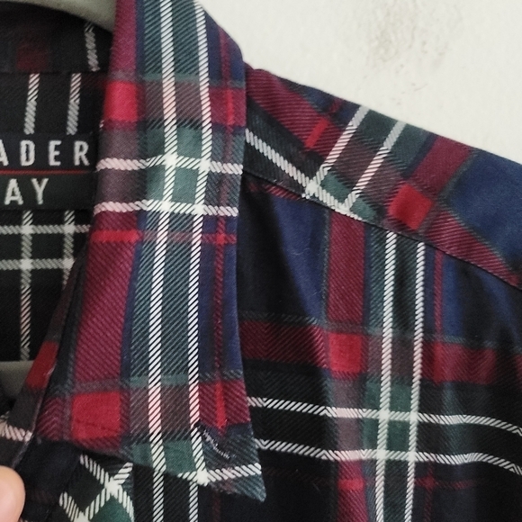 VTG Trader Bay Plaid Long Sleeve Button Up Shirt Men Medium Red Blue - Picture 7 of 7